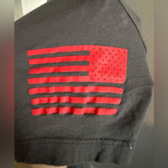 Women’s Grunt Style Charcoal Gray Tee with Red Graphics in Size M - Picture 4 of 6